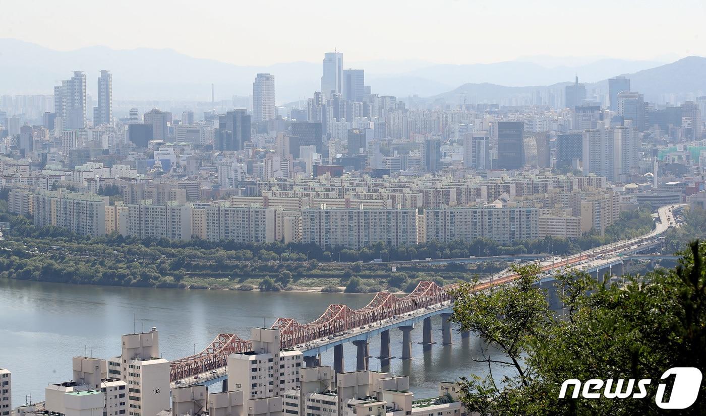 서울 강남구 압구정 한강변 아파트 단지들. 2022.9.27/뉴스1 ⓒ News1 임세영 기자