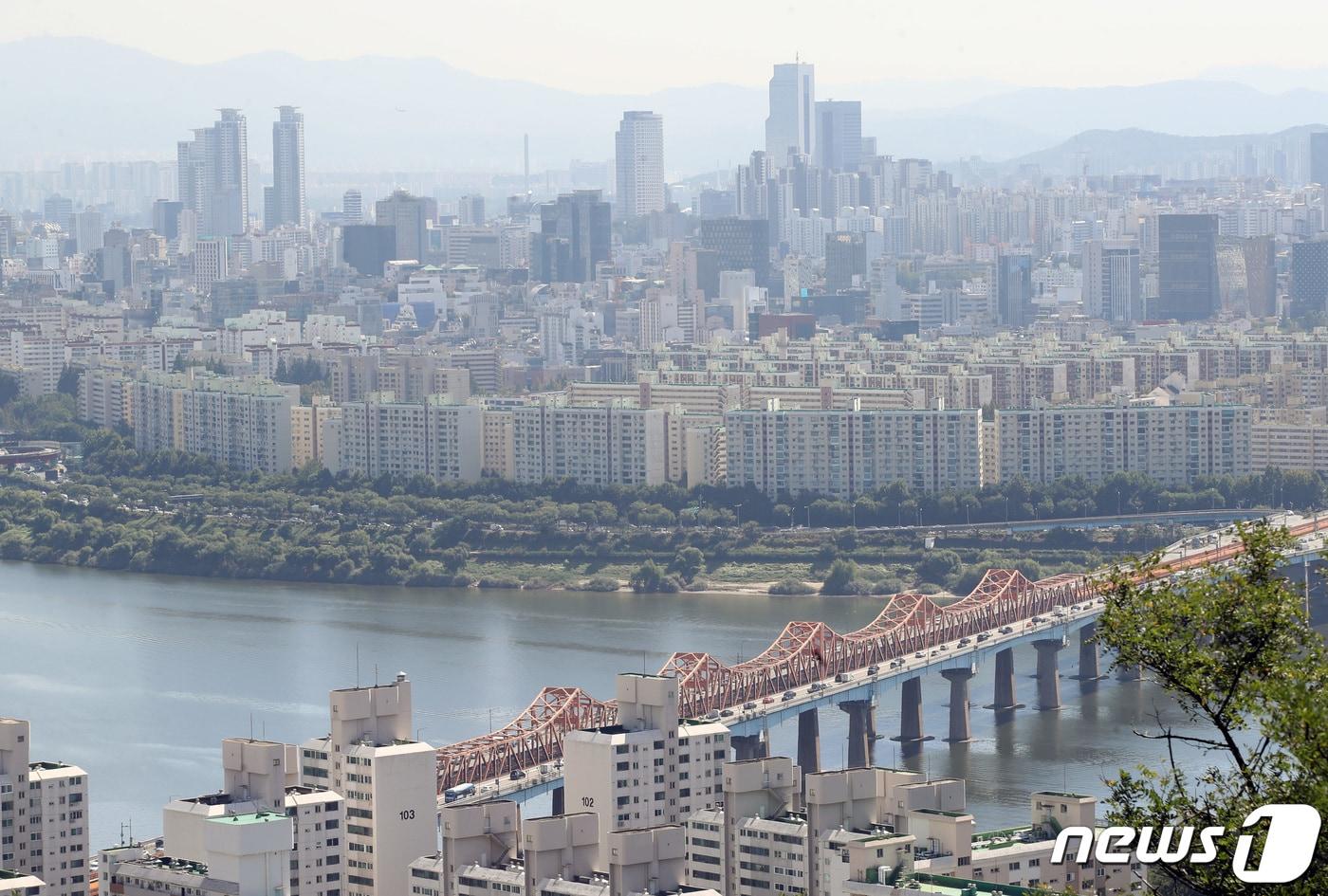  서울 강남구 압구정 한강변 아파트 모습. 2022.9.27/뉴스1 ⓒ News1 임세영 기자