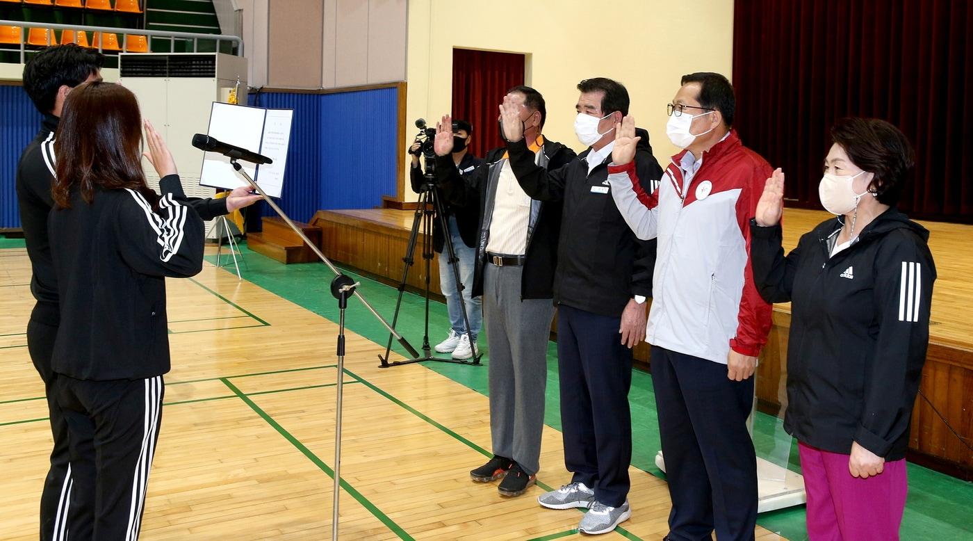 보령선수단이 2022 충남도 체육대회 결단식에서 선서를 하고 있다.&#40;보령시 제공&#41; 