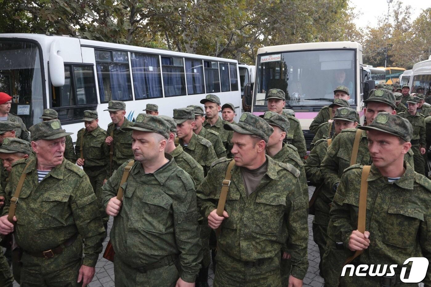 27일&#40;현지시간&#41; 크름반도 세바스토폴에서 블라디미르 푸틴 러시아 대통령의 부분 동원령에 따라 징집된 예비군들이 작별식에 참석을 하고 있다. ⓒ AFP=뉴스1 ⓒ News1 우동명 기자