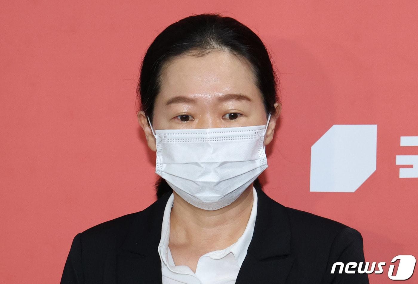 행정안전부 내 경찰국 신설에 반대하고 이상민 행안부 장관 탄핵을 주장한 권은희 국민의힘 의원이 28일 오후 서울 여의도 국회에서 열린 윤리위원회에 출석하며 취재진 질문에 답변하고 있다. &#40;공동취재&#41; 2022.9.28/뉴스1 ⓒ News1 이재명 기자