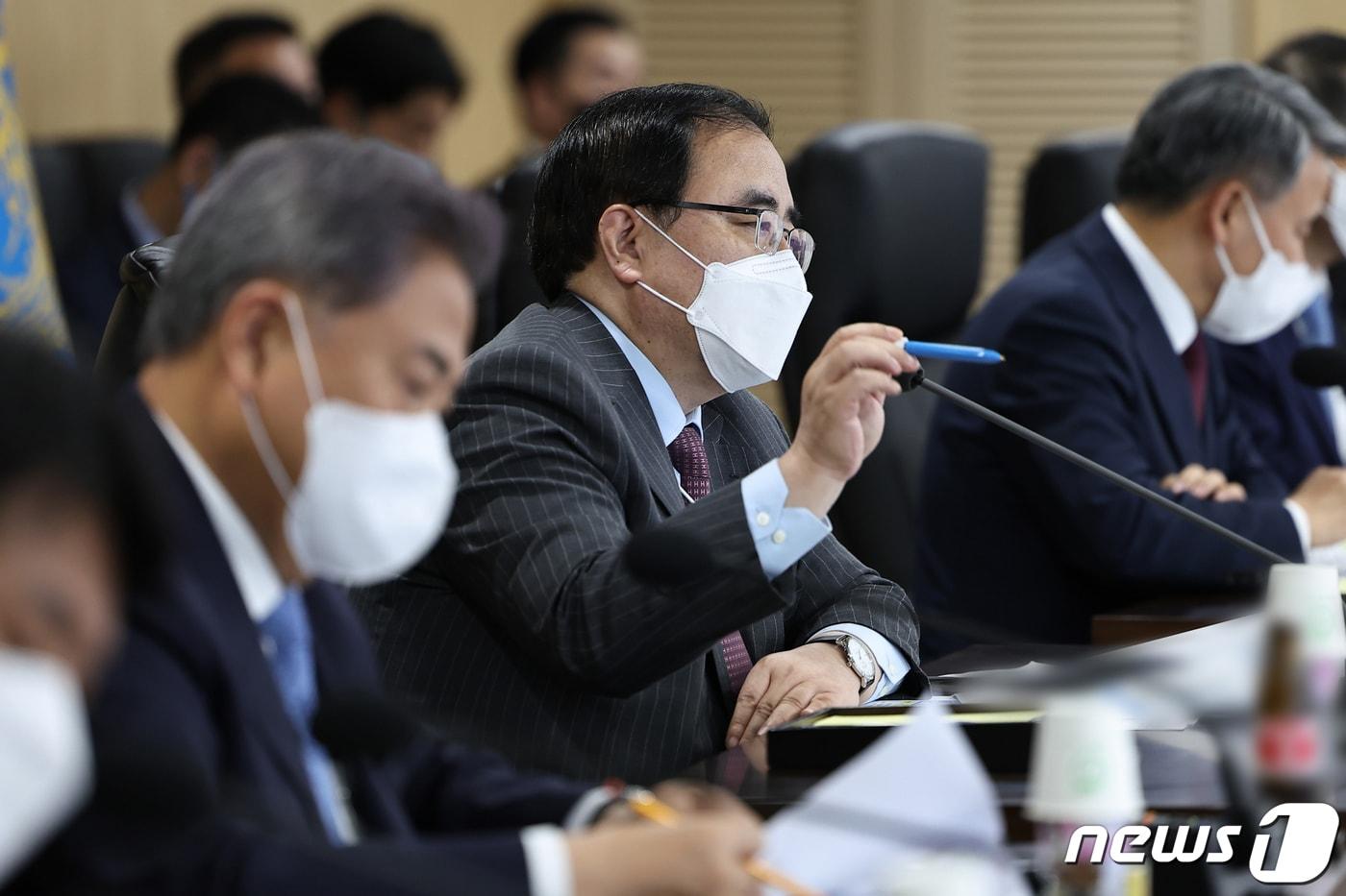 김성한 국가안보실장이 28일 오후 용산 대통령실 국가위기관리센터에서 북한의 단거리 탄도미사일 2발 발사와 관련, 긴급 국가안전보장회의&#40;NSC&#41; 상임위원회를 주재하고 있다. &#40;대통령실 제공&#41; 2022.9.28/뉴스1 ⓒ News1 안은나 기자