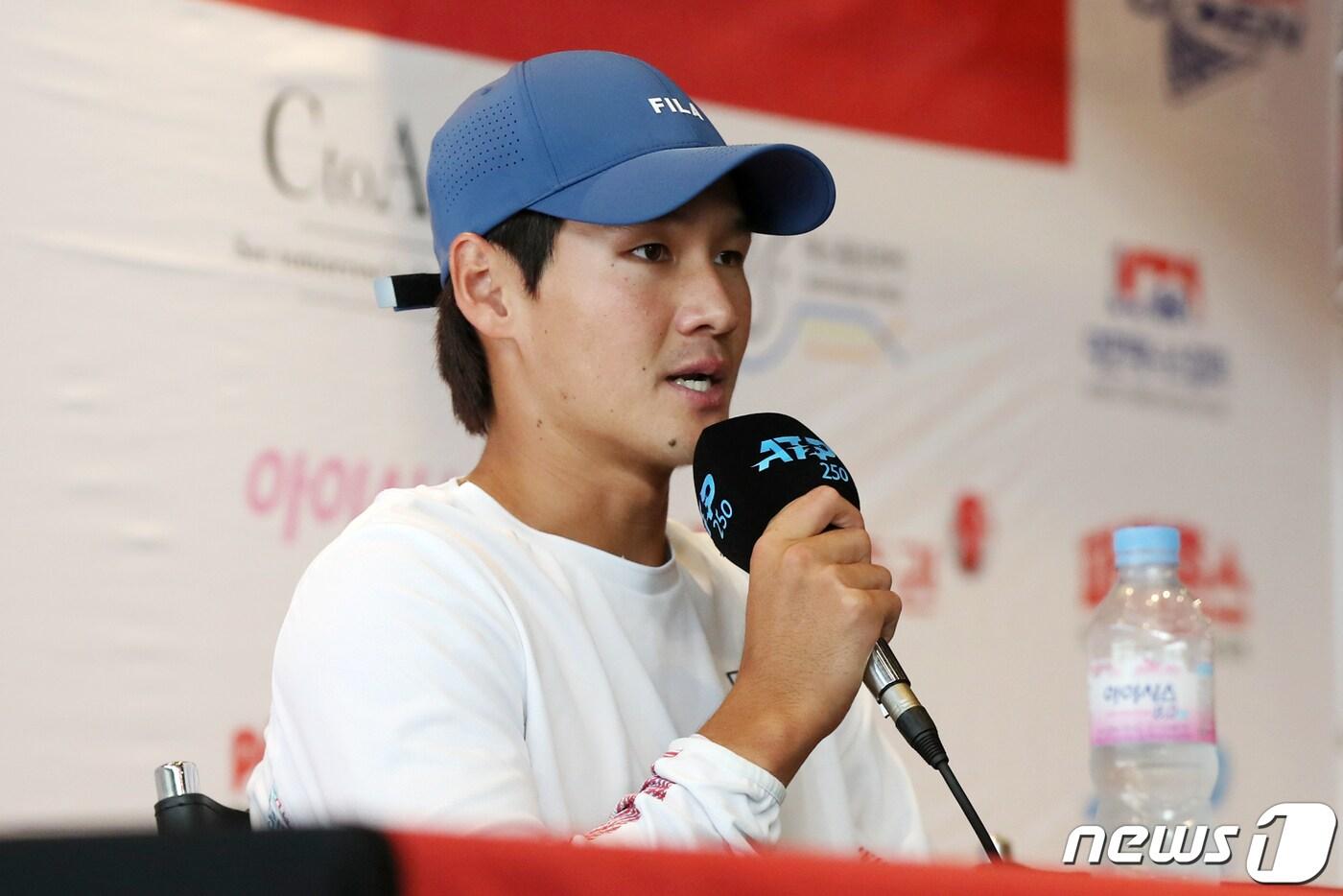 권순우&#40;당진시청·121위&#41;가 29일 서울 송파구 올림픽공원 테니스경기장에서 열린 &#39;ATP 투어 유진투자증권 코리아오픈&#39; 16강전 경기를 마친 뒤 인터뷰를 하고 있다. 2022.9.29/뉴스1 ⓒ News1 민경석 기자