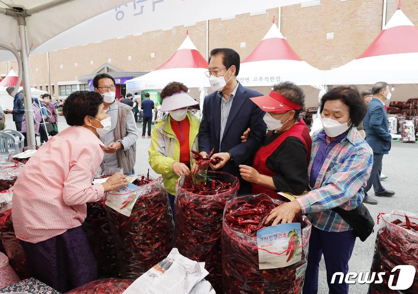 2022괴산고추축제 고추장터.&#40;괴산군 제공&#41;/뉴스1