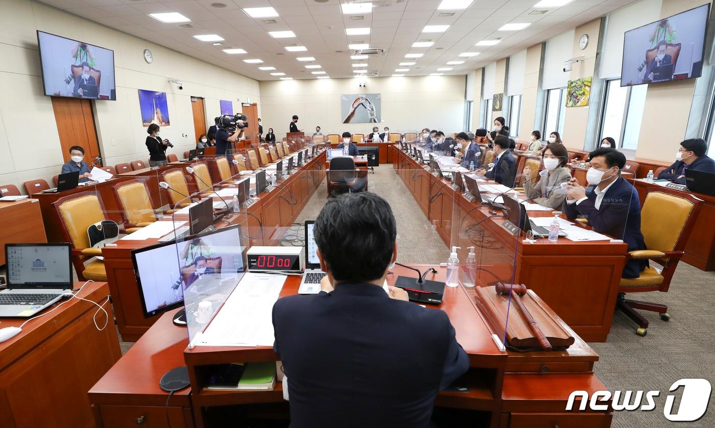 정청래 국회 과학기술정보방송통신위원회 위원장이 지난 7일 오후 서울 여의도 국회에서 열린 과학기술정보방송통신위원회 전체회의에서 발언을 하고 있다. &#40;공동취재&#41; 2022.9.7/뉴스1 ⓒ News1 이재명 기자