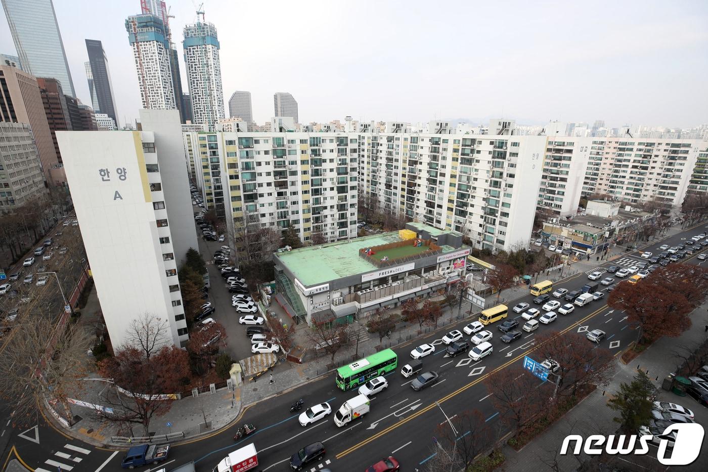 이날 오후 서울 영등포구 여의도 한양아파트의 모습. 2023.1.19/뉴스1 ⓒ News1 이승배 기자