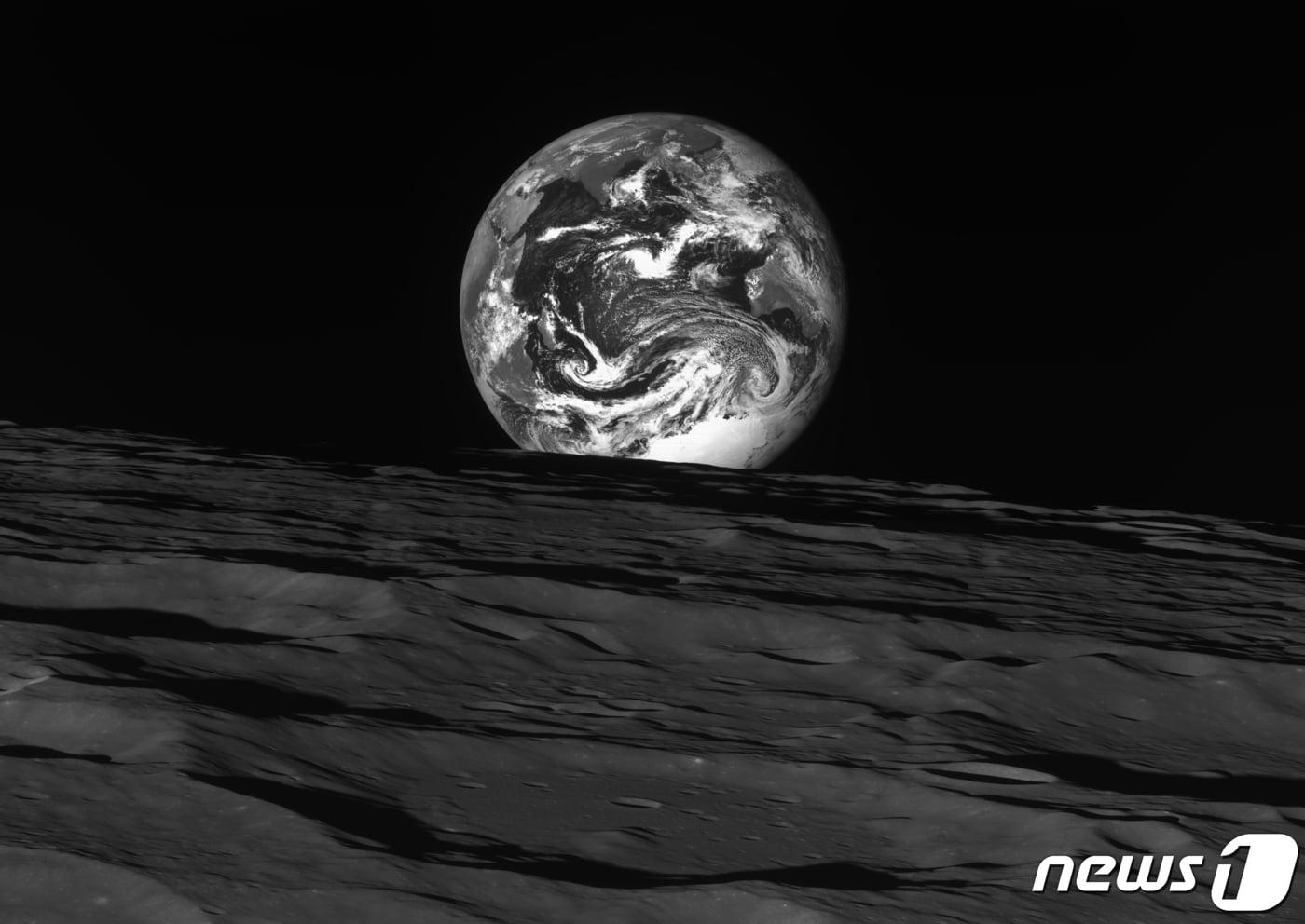 사진은 달 상공 344km에서 촬영한 지구 모습.  &#40;항공우주연구원 제공&#41; 2023.1.3/뉴스1 ⓒ News1 김기태 기자