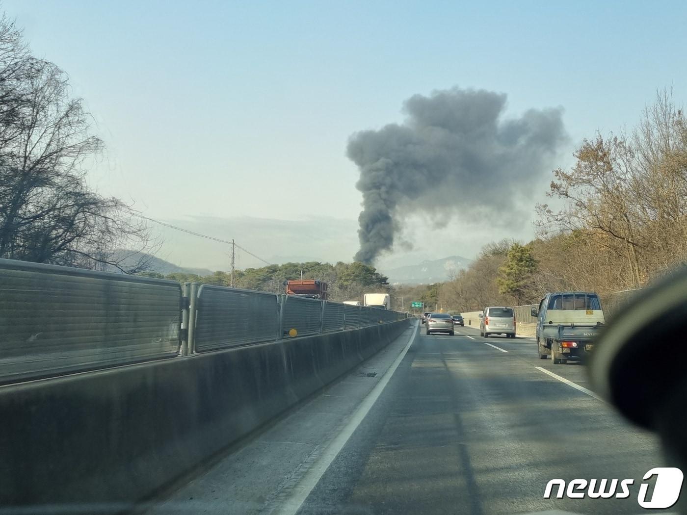 31일 오전 10시24분께 경기 남양주시 진건읍 한 애견카페에서 불이 나 일대가 매캐한 연기로 가득했다.2023.01.31./뉴스1