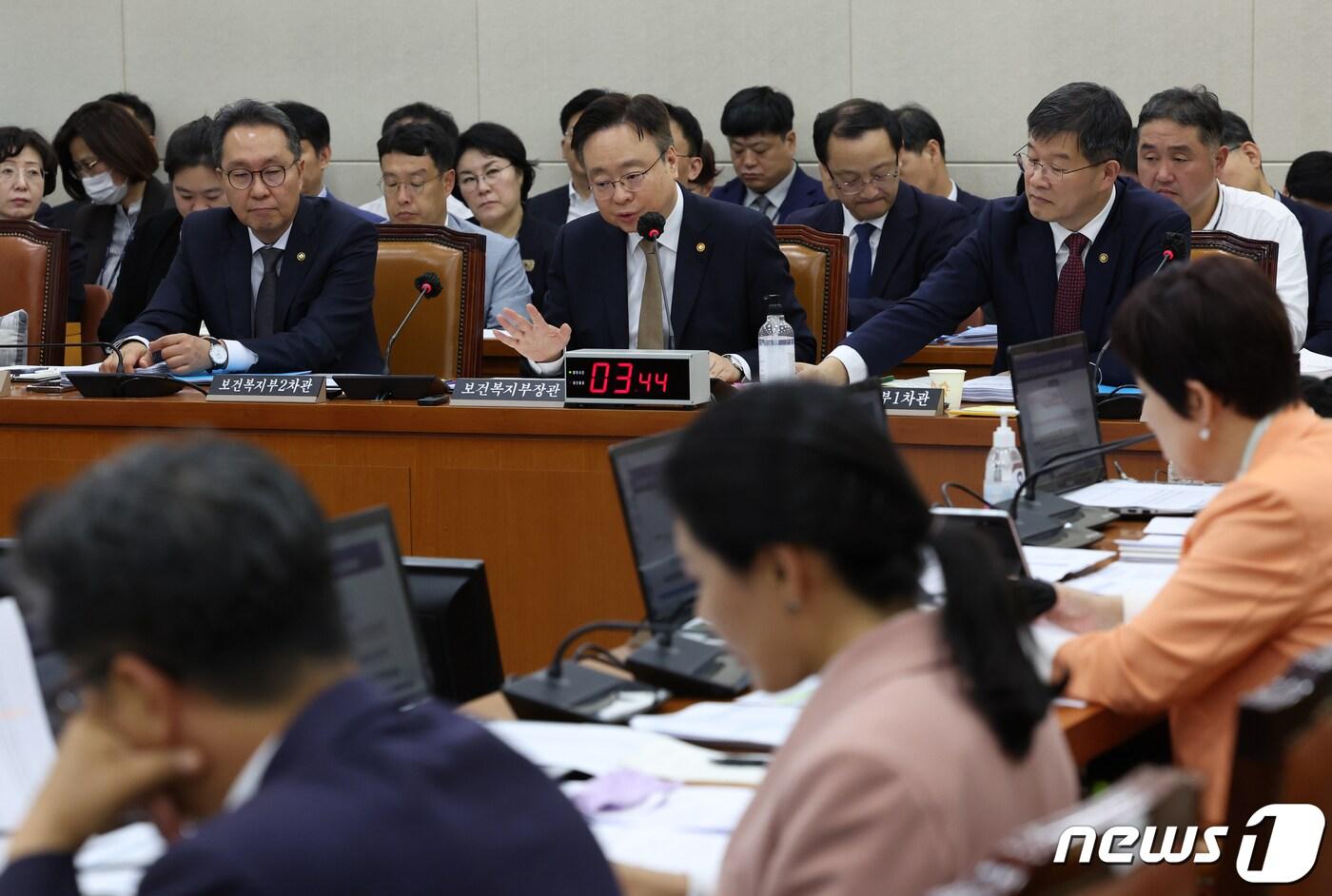 조규홍 보건복지부 장관이 서울 여의도 국회에서 열린 보건복지위원회 국정감사에서 의원들의 질의에 답변하고 있다. 2023.10.11/뉴스1 ⓒ News1 송원영 기자