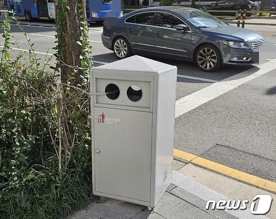 서울 시내 거리에 놓인 쓰레기통 ⓒ 뉴스1 정지윤 기자