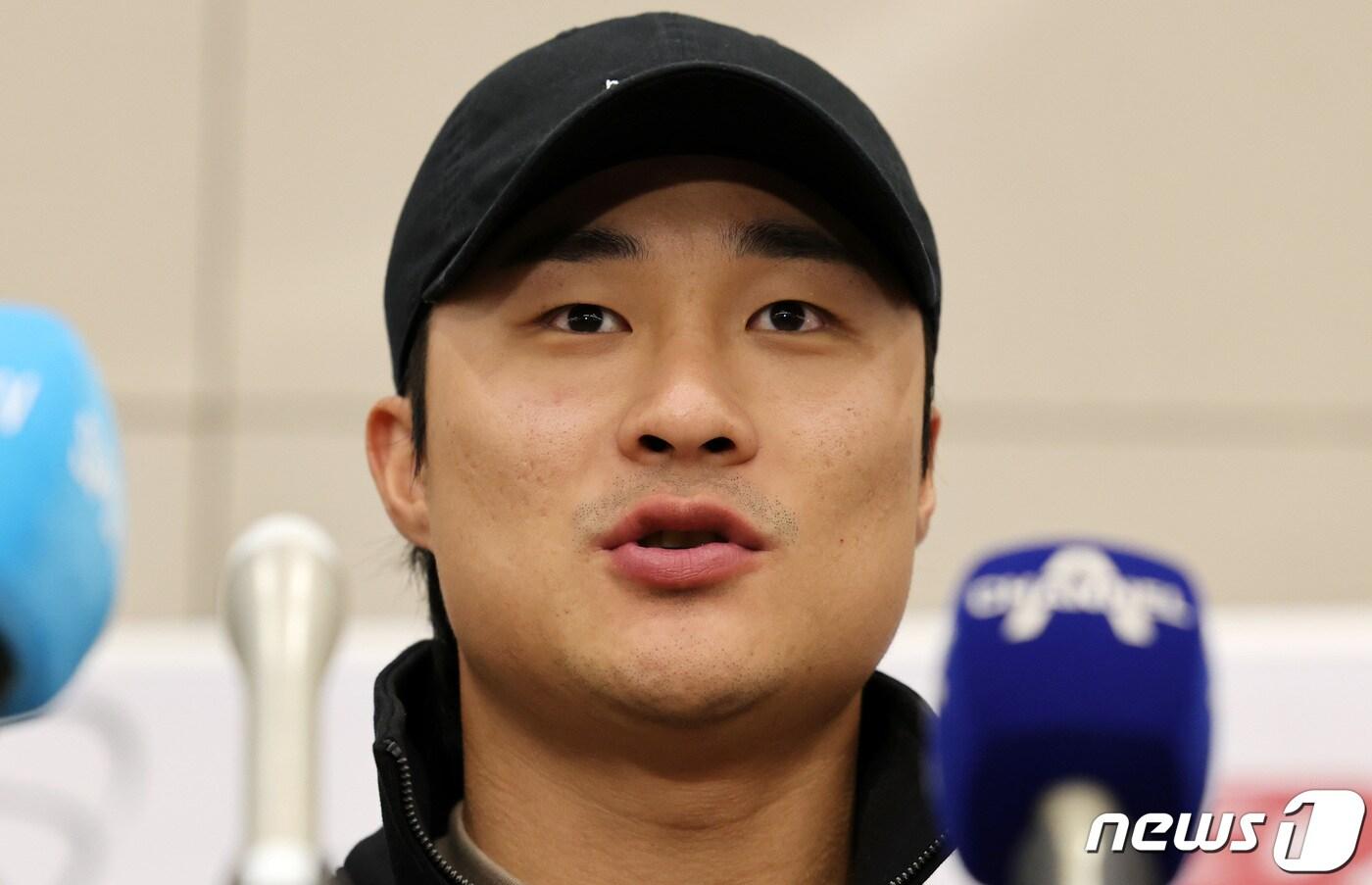 미국프로야구 메이저리그&#40;MLB&#41; 샌디에이고 파드리스 김하성이 시즌을 마치고 11일 오후 인천국제공항을 통해 귀국해 인터뷰를 하고 있다.  2023.10.11/뉴스1 ⓒ News1 김성진 기자