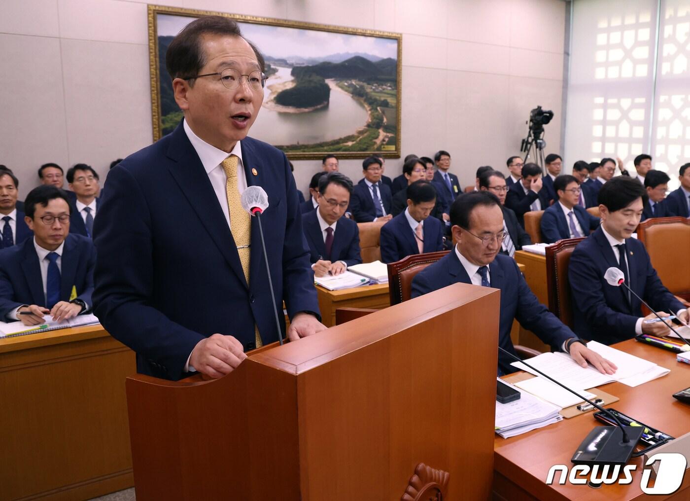 조승환 해양수산부 장관이 12일 서울 여의도 국회에서 열린 농림축산식품해양수산위원회 국정감사에서 업무보고를 하고 있다. 2023.10.12/뉴스1 ⓒ News1 송원영 기자