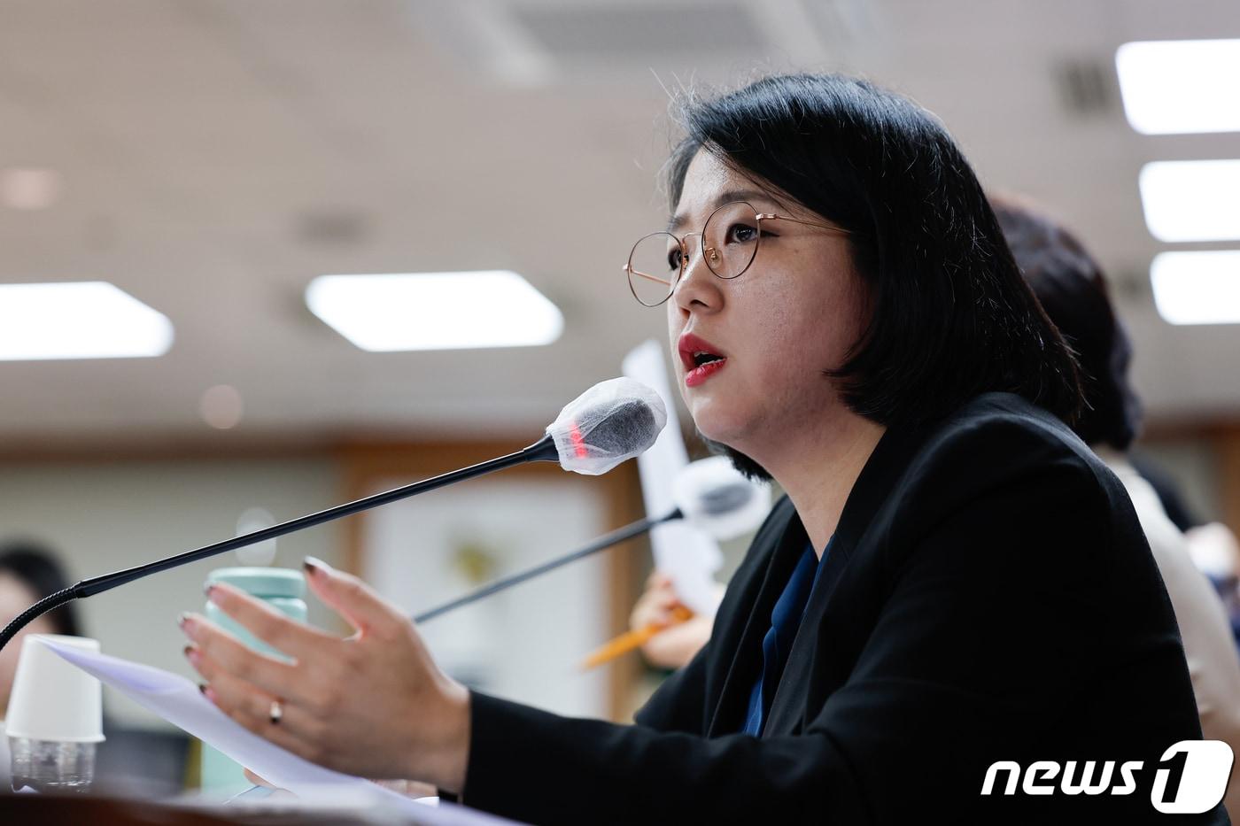 국회 용혜인 의원이 고향사랑기부제 반년 실적을 분석하며 지정기부제 도입 등 개선 방향을 찾아야 한다고 촉구했다. 사진은 용 의원./뉴스1 ⓒ News1 안은나 기자