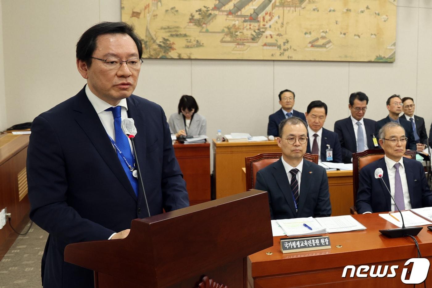 장제국 한국대학교육협의회 회장이 13일 서울 여의도 국회에서 열린 교육위원회의 한국고전번역원 등 국정감사에서 의원 질의에 답하고 있다. 2023.10.13/뉴스1 ⓒ News1 황기선 기자