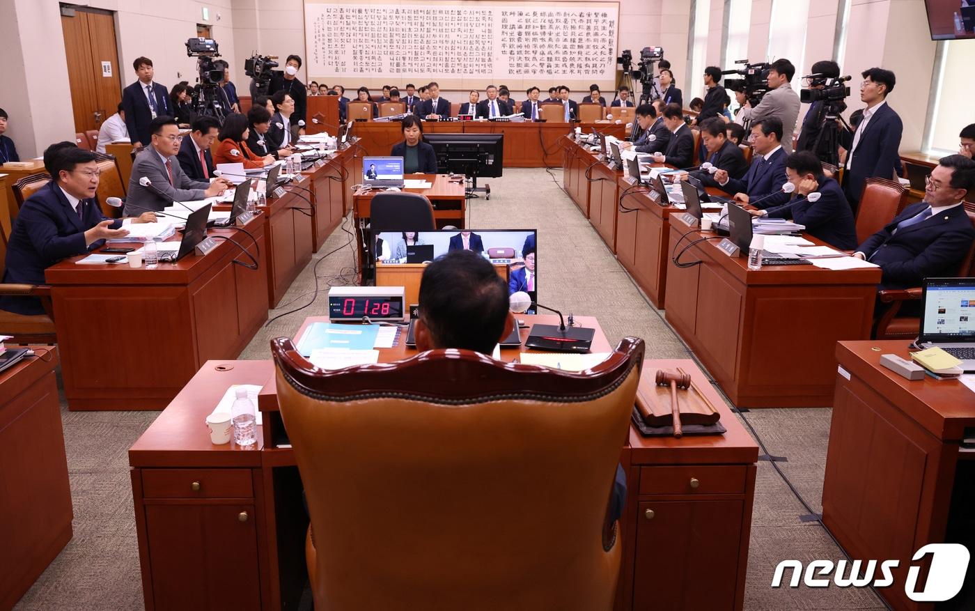 13일 서울 여의도 국회에서 법제사법위원회 감사원 국정감사가 열리고 있다./뉴스1 ⓒ News1 송원영 기자