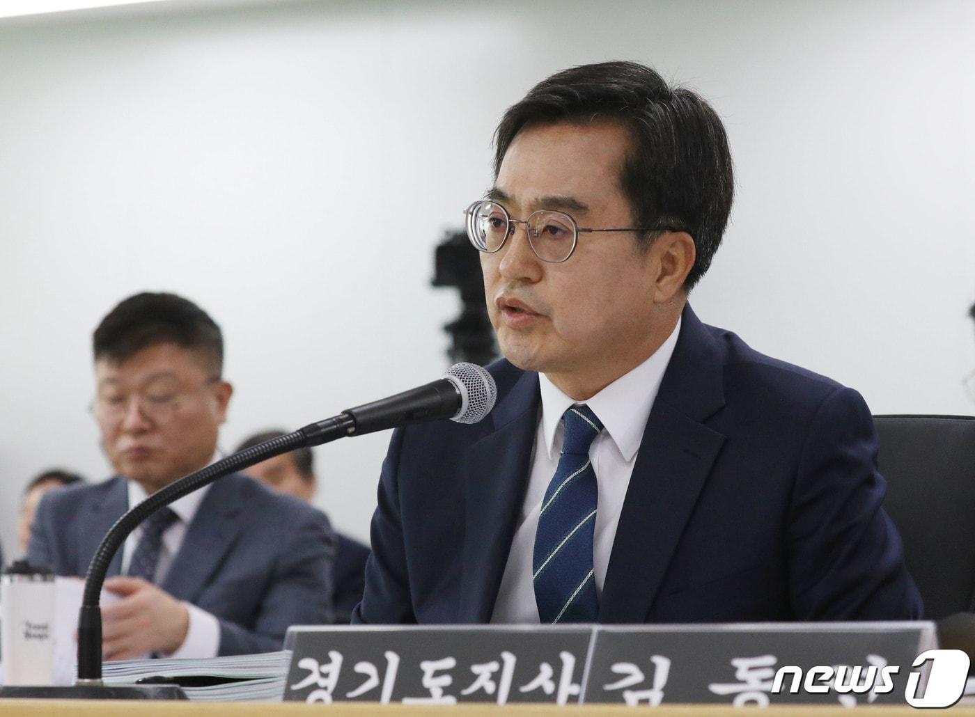 김동연 경기도지사가 17일 오전 경기 수원시 영통구 경기도청에서 열린 국회 행정안전위원회의 경기도에 대한 국정감사에서 의원 질의에 답변하고 있다. 2023.10.17/뉴스1 ⓒ News1 김영운 기자