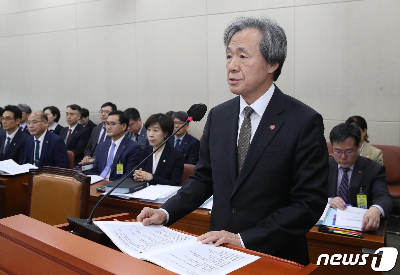 정기석 국민건강보험공단 이사장이 18일 오전 서울 여의도 국회에서 열린 보건복지위원회의 국민건강보험공단, 건강보험심사평가원에 대한 국정감사에서 발언을 하고 있다. 2023.10.18/뉴스1 ⓒ News1 임세영 기자