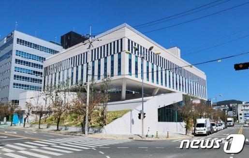 창원시 의창구 팔룡동에 건립되고 있는 경남창원방위산업진흥센터 모습.&#40;창원시 제공&#41;