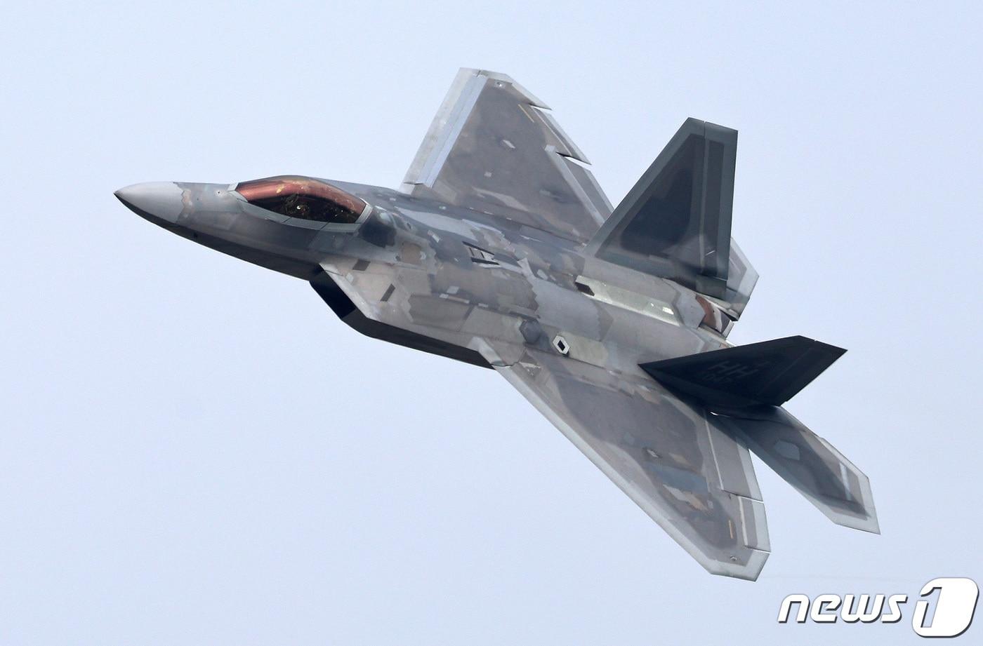  미국 공군의 스텔스 전투기 F-22 랩터. 2023.10.18/뉴스1 ⓒ News1 구윤성 기자