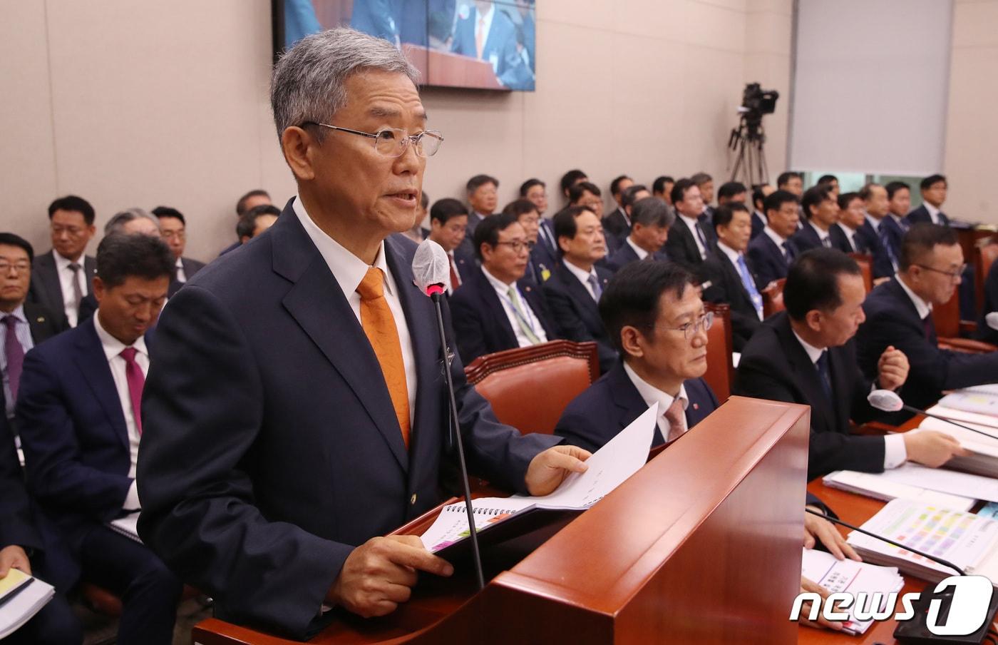 김동철 한국전력공사 사장이 19일 서울 여의도 국회에서 열린 산업통상자원중소벤처기업위원회의 한국전력공사, 한국수력원자력, 한국전력거래소 등에 대한 국정감사에서 발언을 하고 있다. 2023.10.19/뉴스1 ⓒ News1 임세영 기자