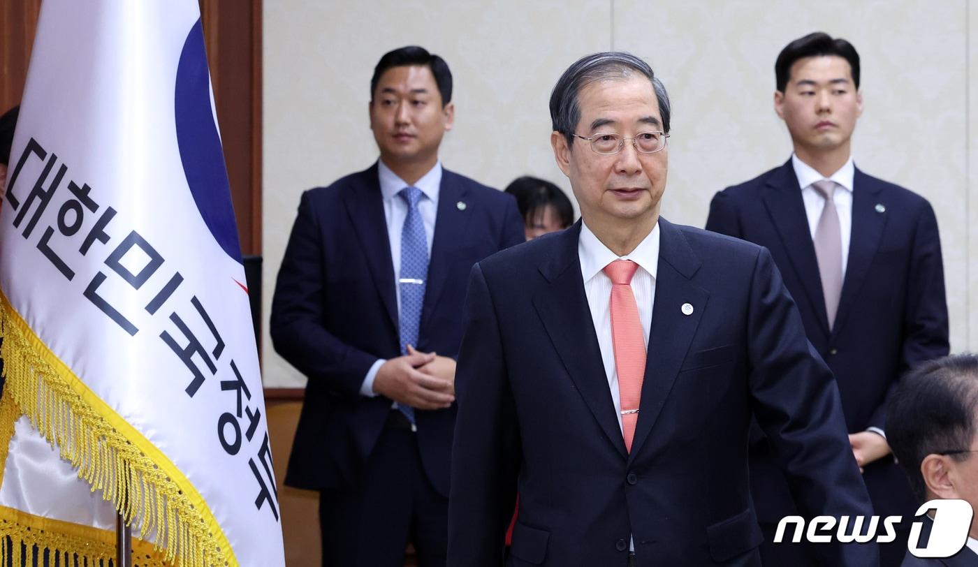 한덕수 국무총리가 19일 오전 서울 종로구 세종대로 정부서울청사에서 열린 국정현안관계장관회의에 참석하고 있다. 2023.10.19/뉴스1 ⓒ News1 김명섭 기자