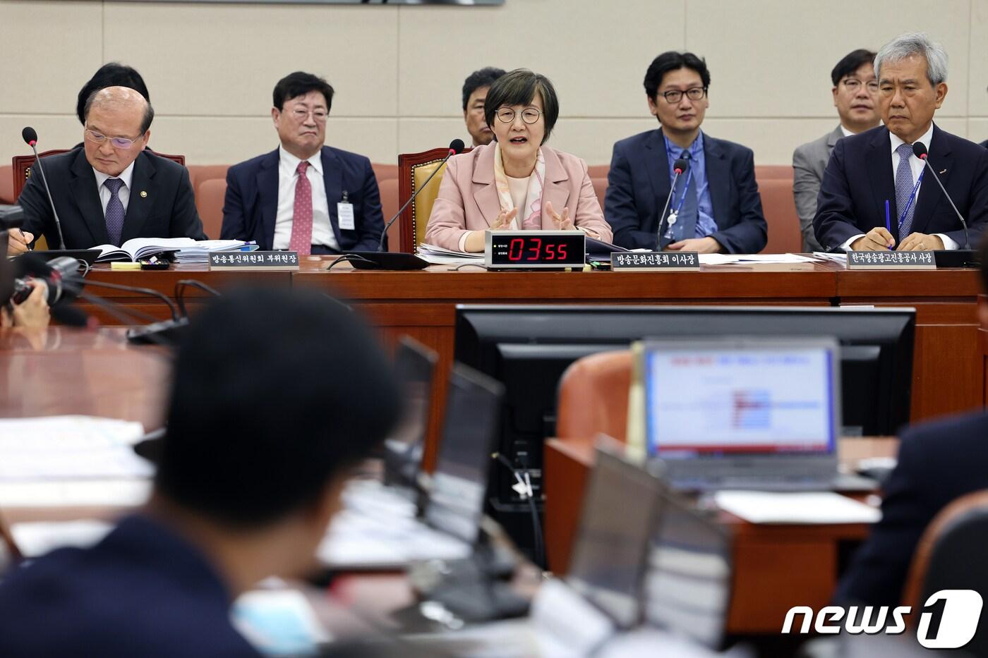 권태선 방송문화진흥회 이사장이 19일 서울 여의도 국회에서 열린 과학기술정보방송통신위원회의 방송문화진흥회 등에 대한 국정감사에서 의원 질의에 답하고 있다. 2023.10.19/뉴스1 ⓒ News1 황기선 기자