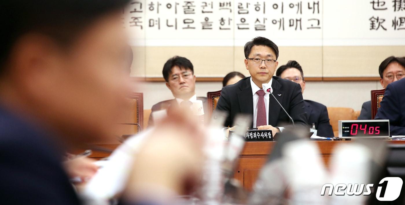 김진욱 고위공직자범죄수사처장이 19일 서울 여의도 국회에서 열린 법제사법위원회 공수처에 대한 국정감사에서 의원들의 질의를 경청하고 있다. 2023.10.19/뉴스1 ⓒ News1 임세영 기자