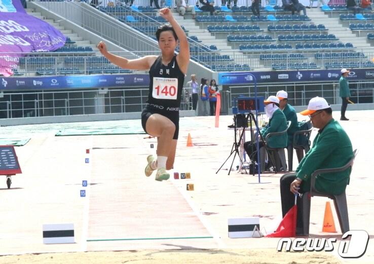 제104회 전국체육대회에서 참가한 전북선수단이 금메달 43개와 은메달 48개, 동메달 77개 등 총 168개의 메달을 획득했다.종합점수는 총 3만1451점을 획득 지난해보다 한 단계 상승한 13위를 기록했다.&#40;전북체육회 제공&#41;/뉴스1