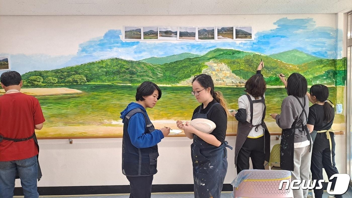 충북의 공립 대안학교인 은여울중고등학교가 지난달부터 사제동행 학교 리빌딩 사업을 추진하고 있다.&#40;충북교육청 제공&#41;/뉴스1