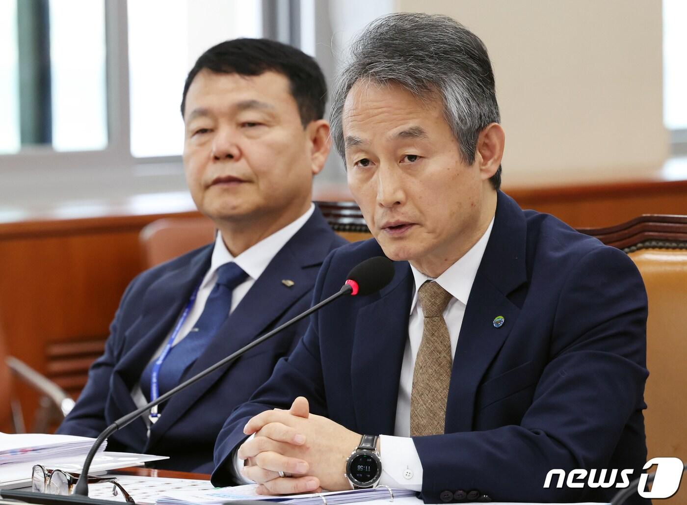 안병옥 한국환경공단 이사장이 서울 여의도 국회에서 열린 환경노동위원회의 수자원공사, 환경공단, 국립공원공단 등에 대한 국정감사에서 의원 질의에 답하고 있다. 2023.10.24/뉴스1 ⓒ News1 황기선 기자