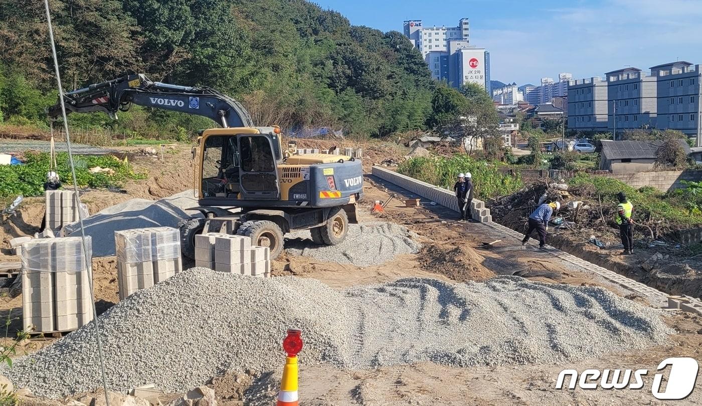 전북 정읍시가 협소한 폭을 확장하고 안전하고 쾌적한 교통환경을 조성하기 위해 도시계획도로 개설을 추진한다.&#40;정읍시 제공&#41;2023.10.25/뉴스1 