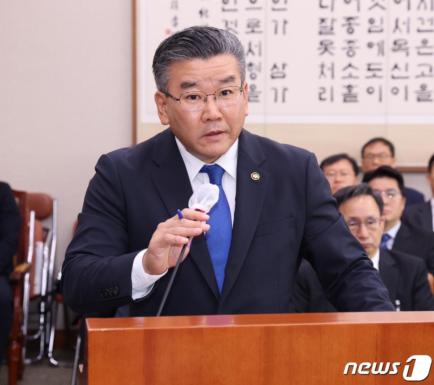 유병호 감사원 사무총장이 26일 서울 여의도 국회에서 열린 법제사법위원회의 법무부, 감사원, 헌법재판소 등에 대한 종합감사에서 의원들의 질의에 답변하고 있다. 2023.10.26/뉴스1 ⓒ News1 송원영 기자