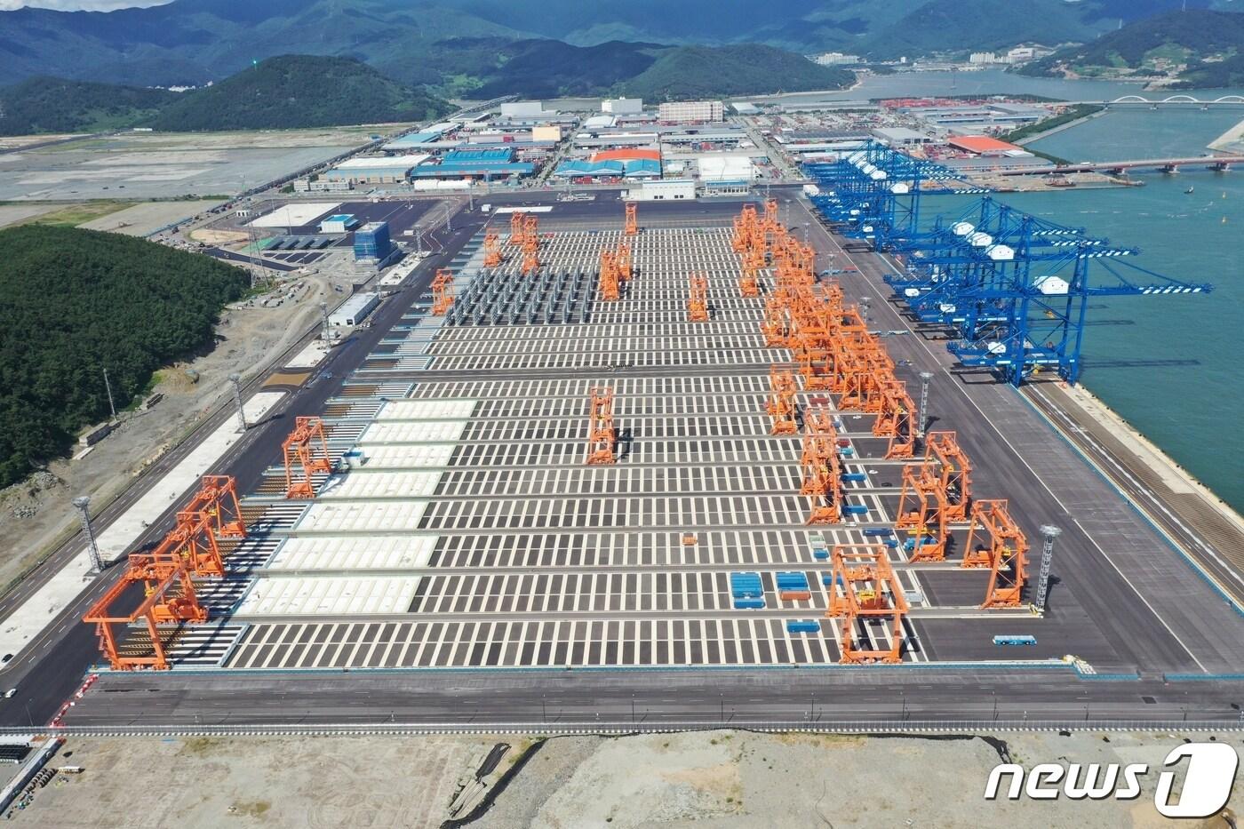 부산항 신항 서 &#39;컨&#39; 전경&#40;부산항만공사 제공&#41;