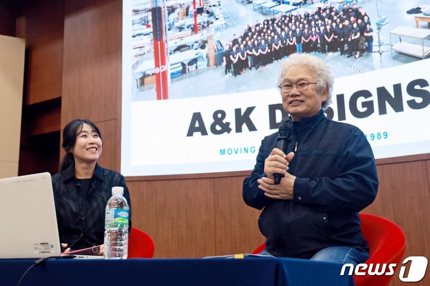 25일 이임 삼육대 미주장학재단 수석부회장이 삼육대 국제교육관에서 열린 &#39;글로벌 리더십 토크콘서트&#39;에서 강연하고 있다.&#40;삼육대 제공&#41;