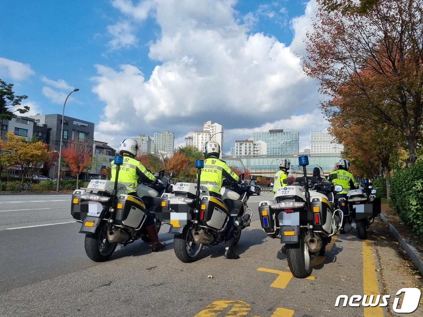 싸이카가 교통법규 위반 단속을 준비하고 있다. 경기 남양주북부경찰서는 27일 오후 남양주시 별내동 일대에서 교통법규 위반 단속을 벌여 모두 12건을 적발했다. 2023.10.27/뉴스1 양희문 기자