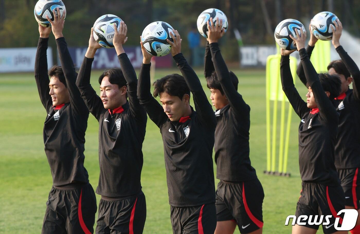 대한민국 U17 축구대표팀이 30일 경기도 파주 축구국가대표 트레이닝센터&#40;NFC&#41;에서 2023 국제축구연맹&#40;FIFA&#41; U17 월드컵 대비 최종 훈련을 하고 있다. 2023.10.30/뉴스1 ⓒ News1 김민지 기자