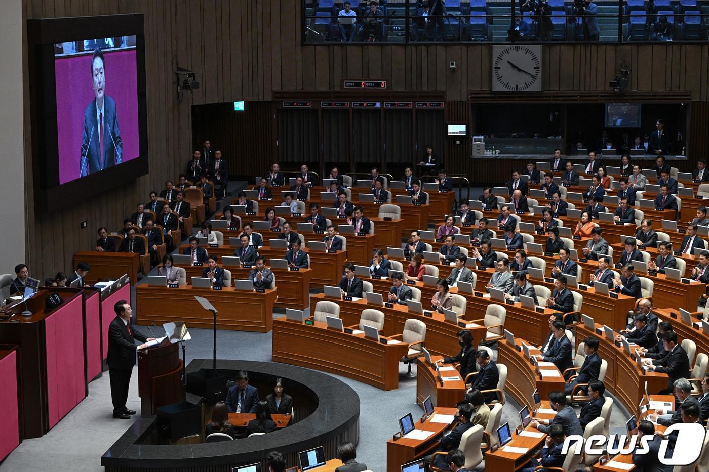 윤석열 대통령이 31일 국회 본회의장에서 2024년도 예산안 및 기금운용 계획안에 대한 시정연설을 하고 있다. &#40;대통령실 제공&#41; 2023.10.31/뉴스1 ⓒ News1 오대일 기자