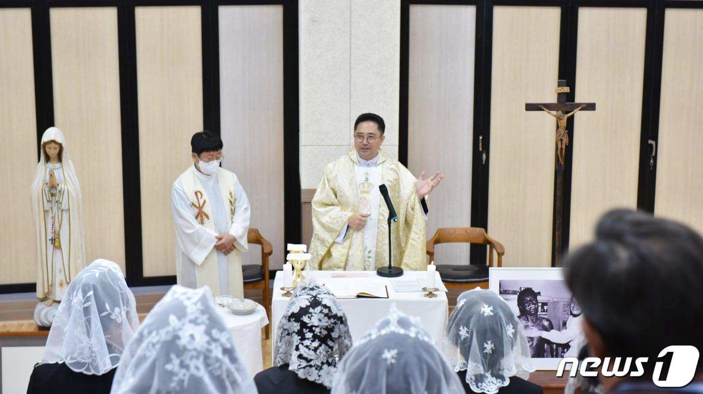 5일 오후 전남 고흥군 도양읍 마리안느와 마가렛 나눔연수원에서 &#39;소록도 천사&#39; 고 마가렛 피사렉 간호사 추모 미사가 열리고 있다.2023.10.5/뉴스1 ⓒ News1 김동수 기자