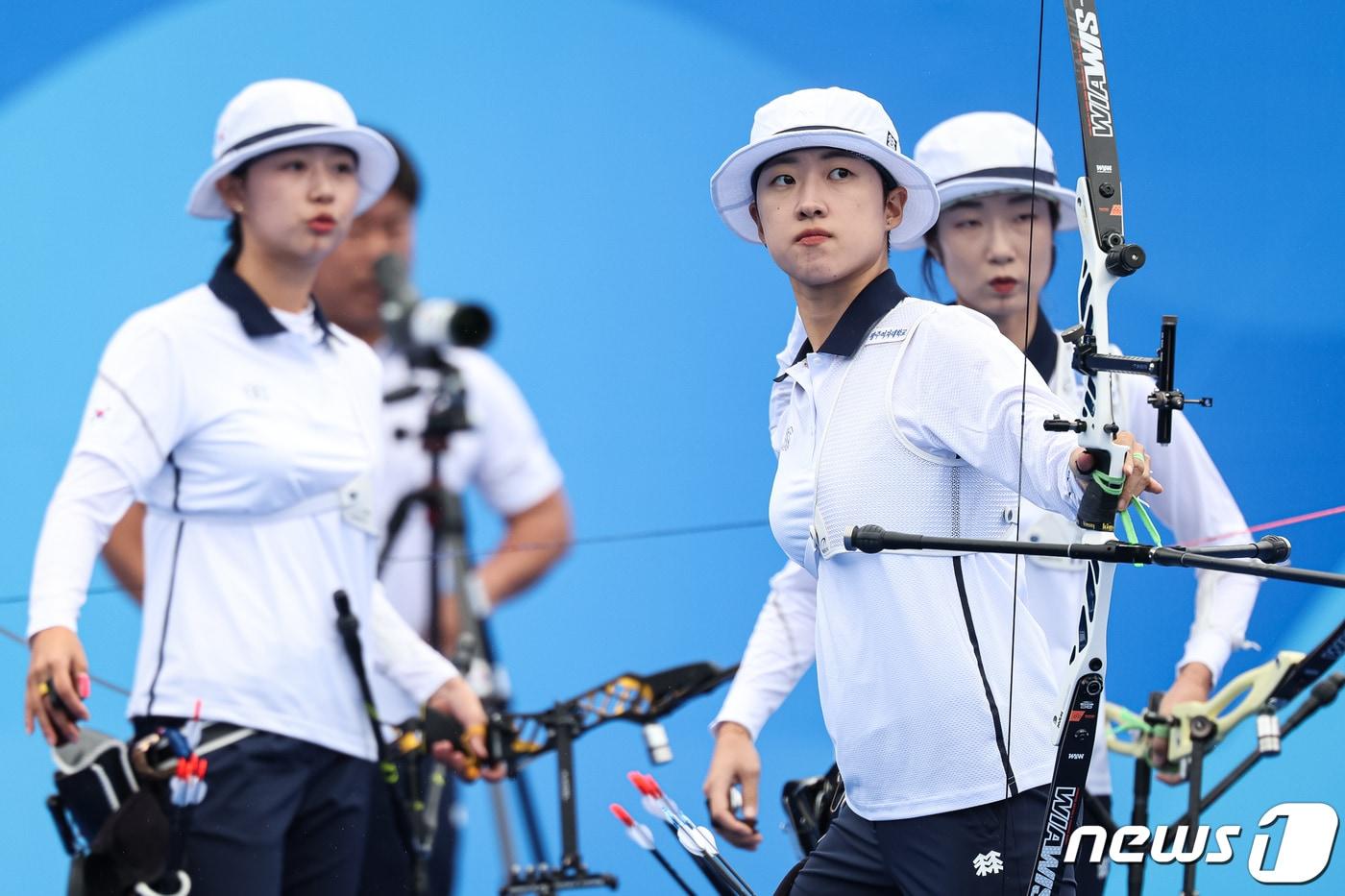 양궁 리커브 여자 개인전에서 우승을 다투는 임시현&#40;왼쪽&#41;과 안산&#40;가운데&#41;, /뉴스1 ⓒ News1 유승관 기자