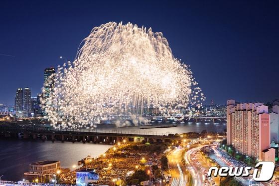 지난해 서울세계불꽃축제.&#40;㈜한화 제공&#41;.