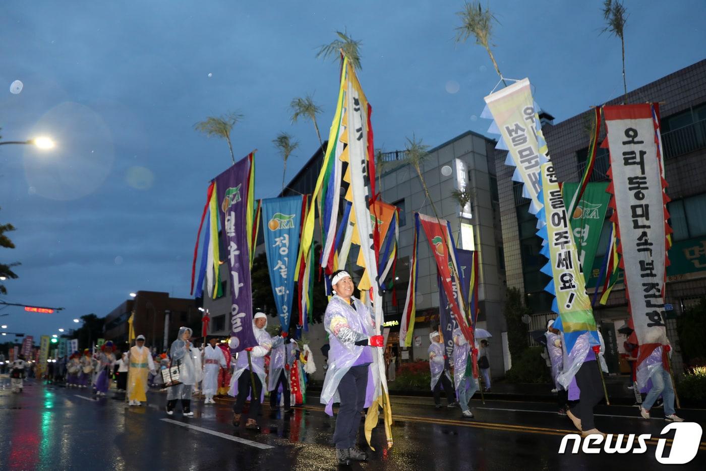 7일 오후 제주시 관덕정 일대에서 제62회 탐라 문화제 탐라 퍼레이드가 펼쳐지고 있다. 2023.10.7./뉴스1 ⓒ News1 오미란 기자