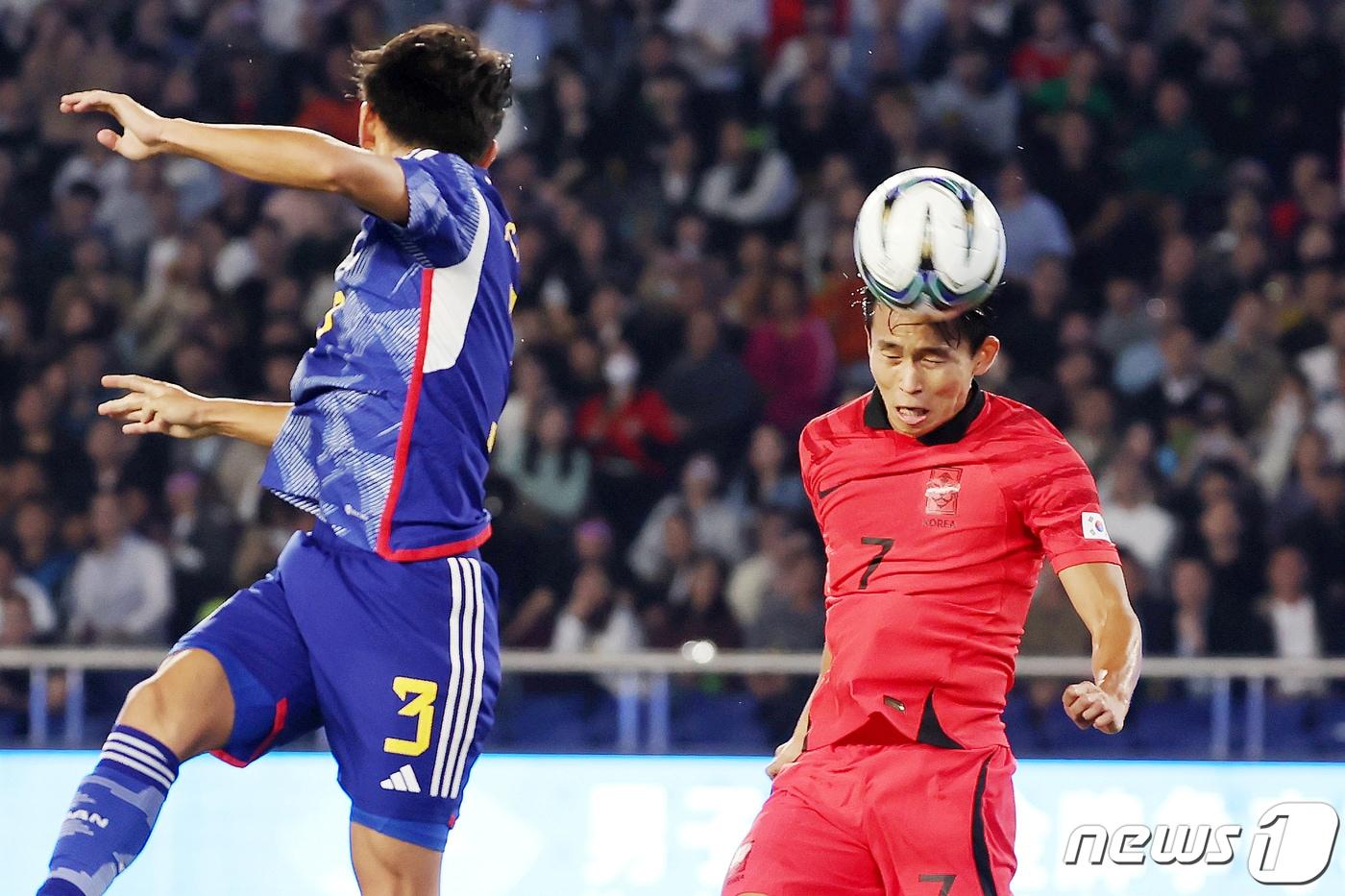 7일 오후 중국 항저우 황룽 스포츠센터 스타디움에서 열린 2022 항저우 아시안게임 남자 축구 대한민국과 일본의 결승전에서 대한민국 정우영이 만회골을 터뜨리고 있다. 2023.10.7/뉴스1 ⓒ News1 민경석 기자