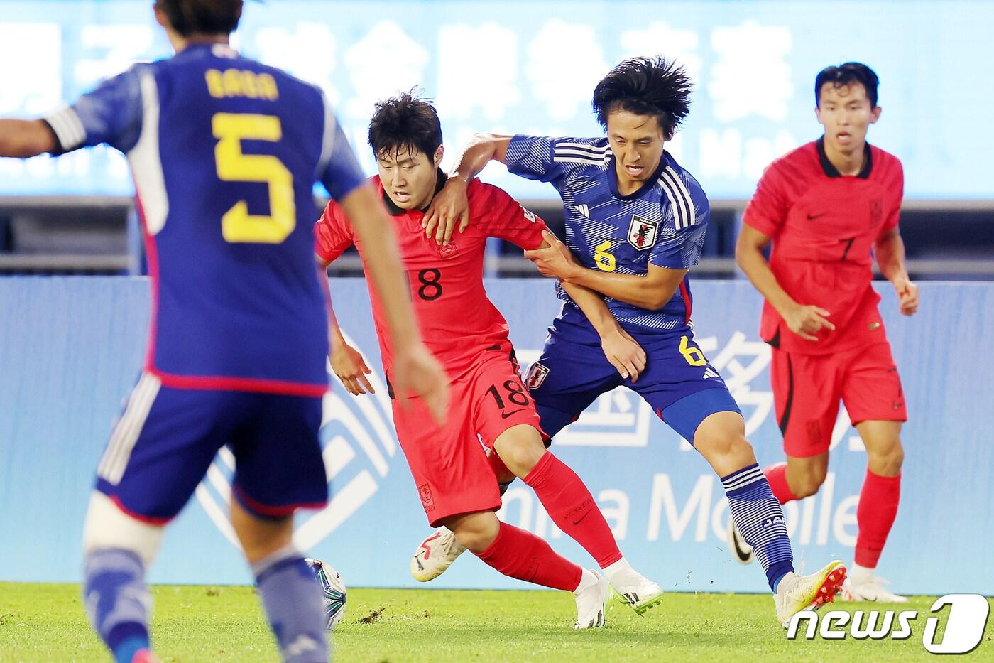 2022 항저우 아시안게임 결승에서 맞붙은 한국과 일본 축구대표팀. 2023.10.7/뉴스1 ⓒ News1 민경석 기자