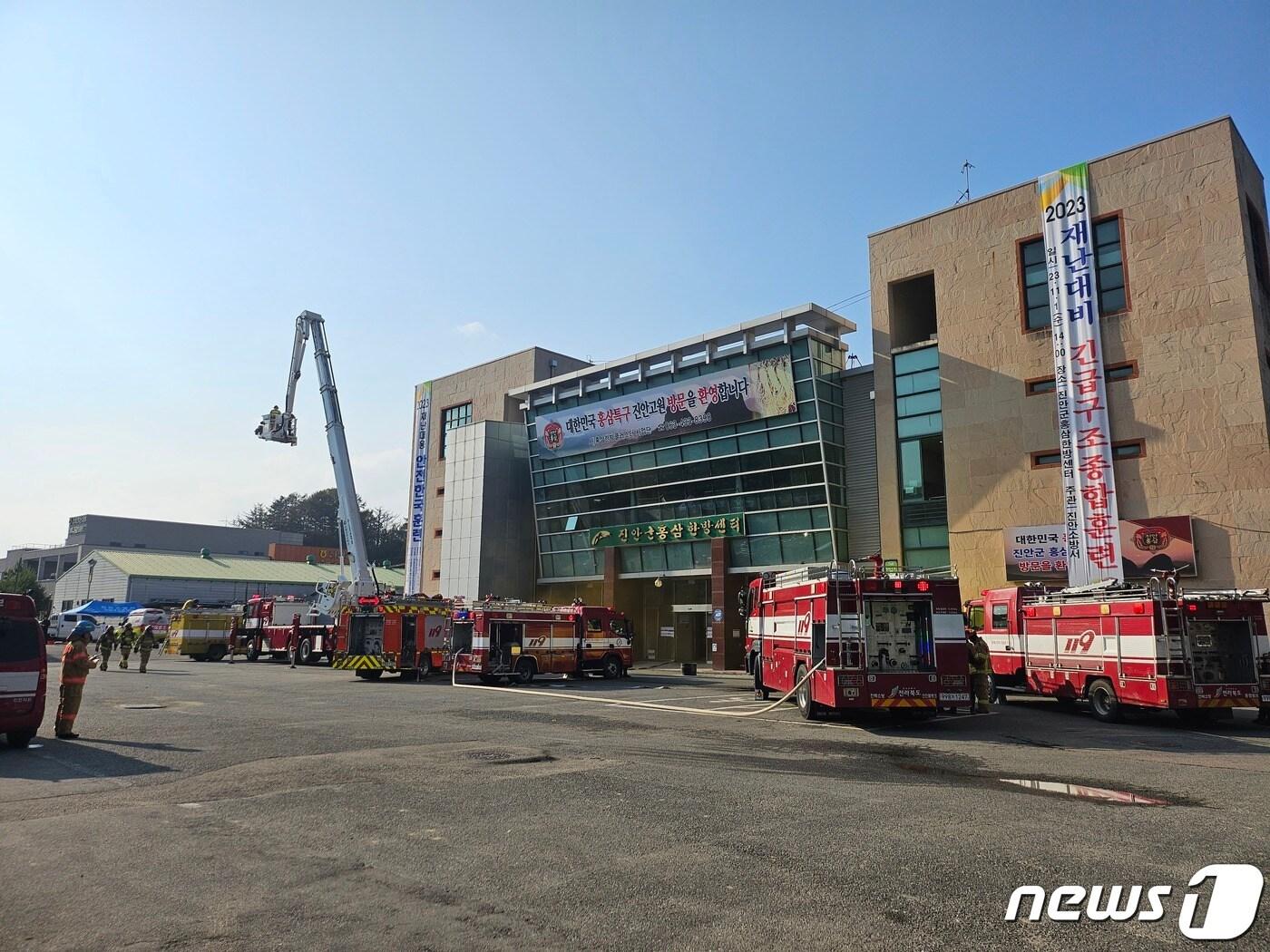 1일 전북 진안군이 홍삼한방센터에서 ‘2023년 재난대응 안전한국훈련 및 긴급구조 종합훈련’을 실시하고 있다.&#40;진안군제공&#41;2023.11.1/뉴스1