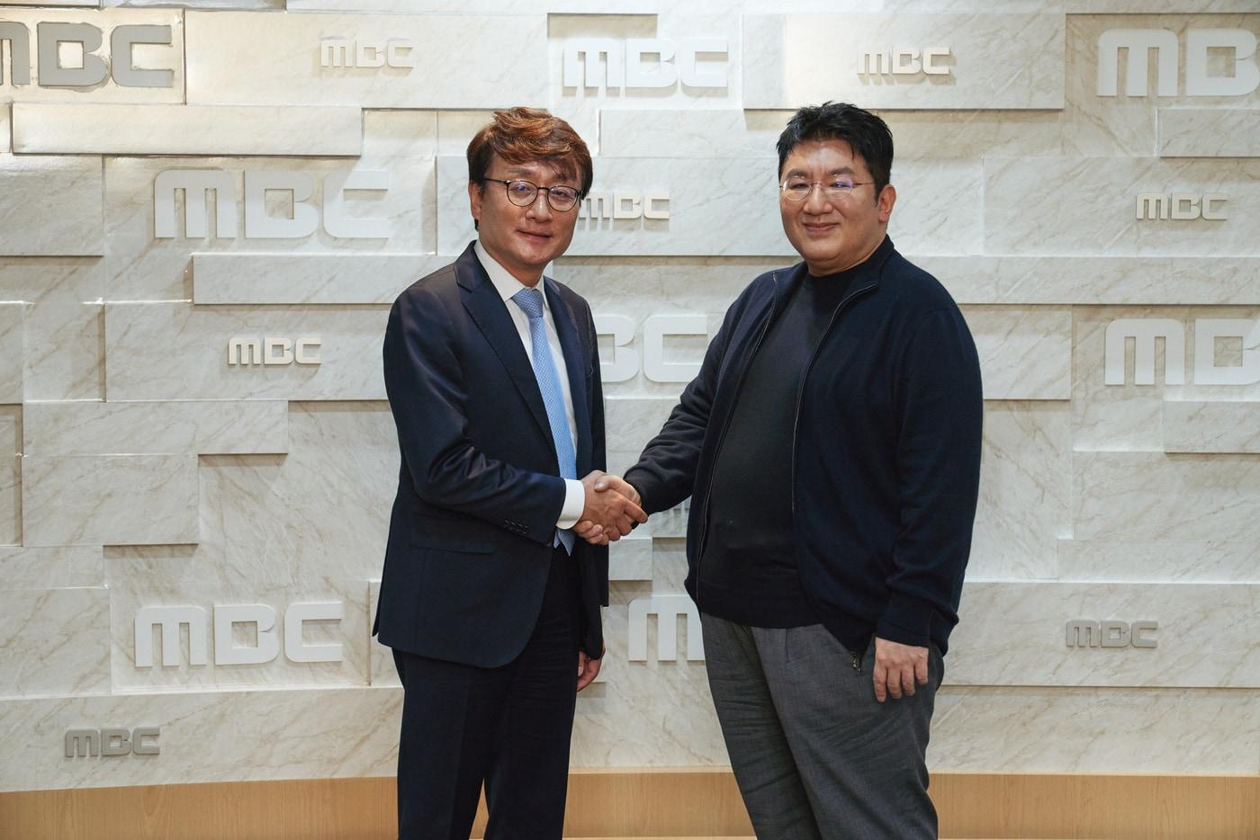 안형준 MBC 사장&#40;왼쪽&#41;, 방시혁 하이브 의장.&#40;MBC 제공&#41;