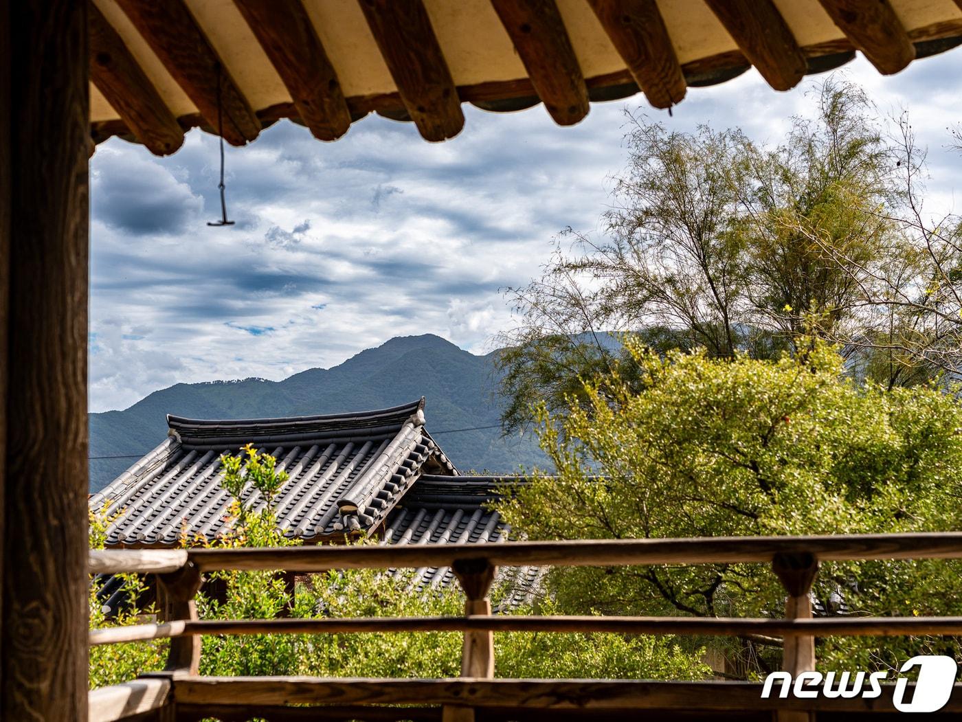 전남 구례 온조루 누마루에서 바라본 풍경&#40;한국관광공사 제공&#41;