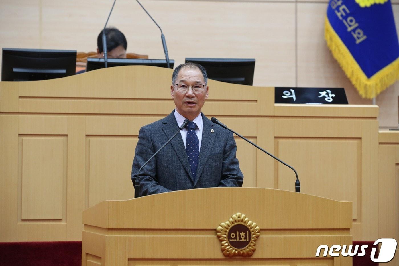 이규현 도의원이 15일 도의회 본회의장에서 &#39;메가서울&#39; 정책 중단 촉구건의안 제안설명을 하고 있다.&#40;전남도의회 제공&#41; /뉴스1 