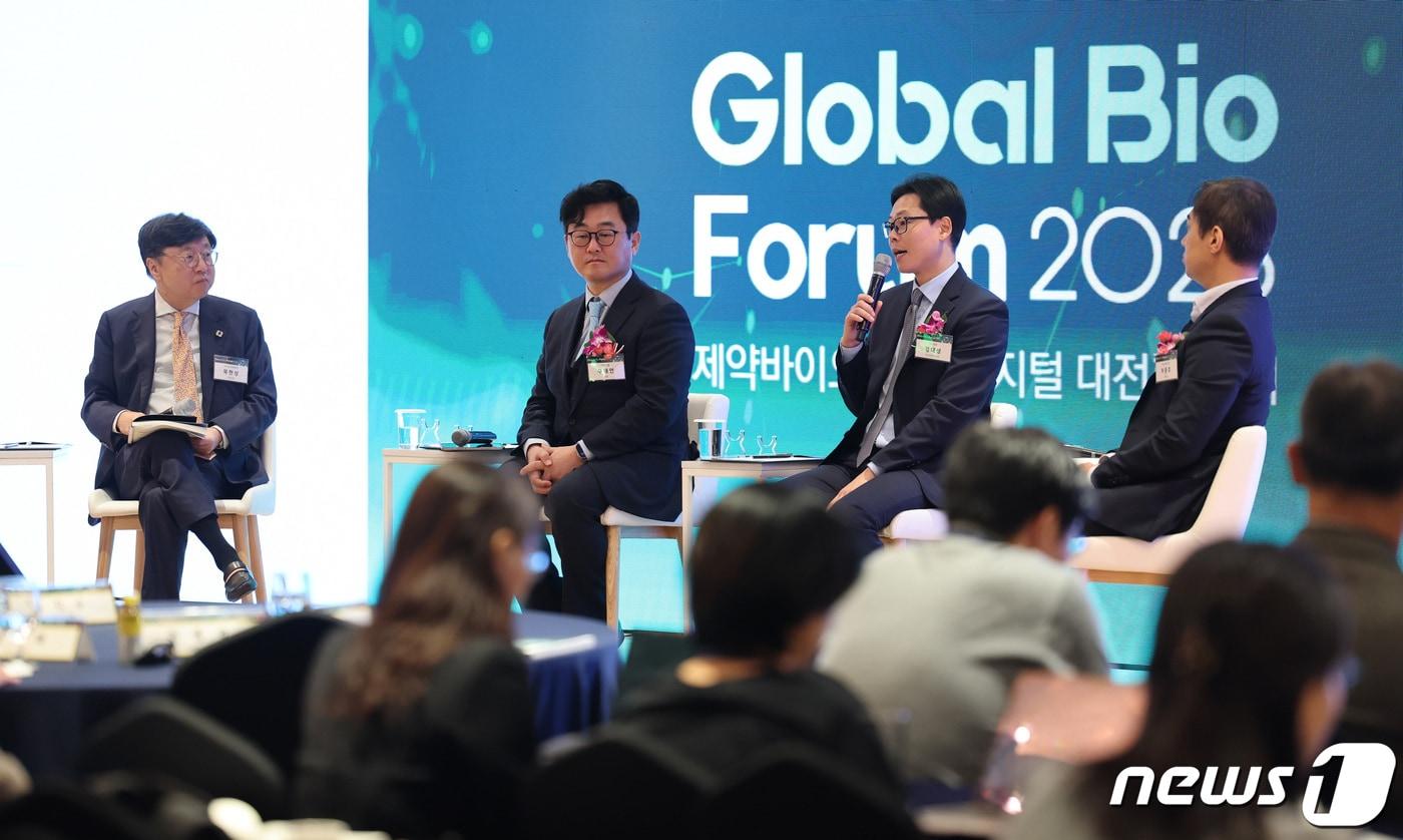 22일 서울 중구 소공동 롯데호텔 사파이어볼룸에서 열린 &#39;글로벌 바이오 포럼 2023&#39;&#40;Global Bio Forum 2023&#41;에서 국내 디지털 바이오 환경 구축을 위한 과제를 주제로 토론회가 진행되고 있다. 2023.11.22/뉴스1 ⓒ News1 박지혜 기자