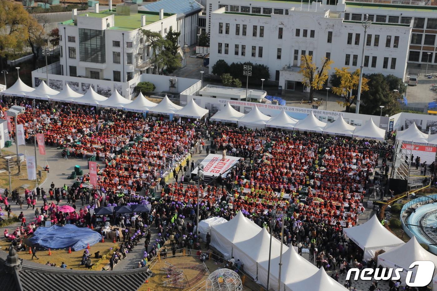 22일 광주 동구 5·18민주광장에서 광주문화방송이 주최한 &#39;김치대전&#39; 행사가 성황리에 개최되고 있다. &#40;광주문화방송 제공&#41; 2023.11.22/뉴스1 