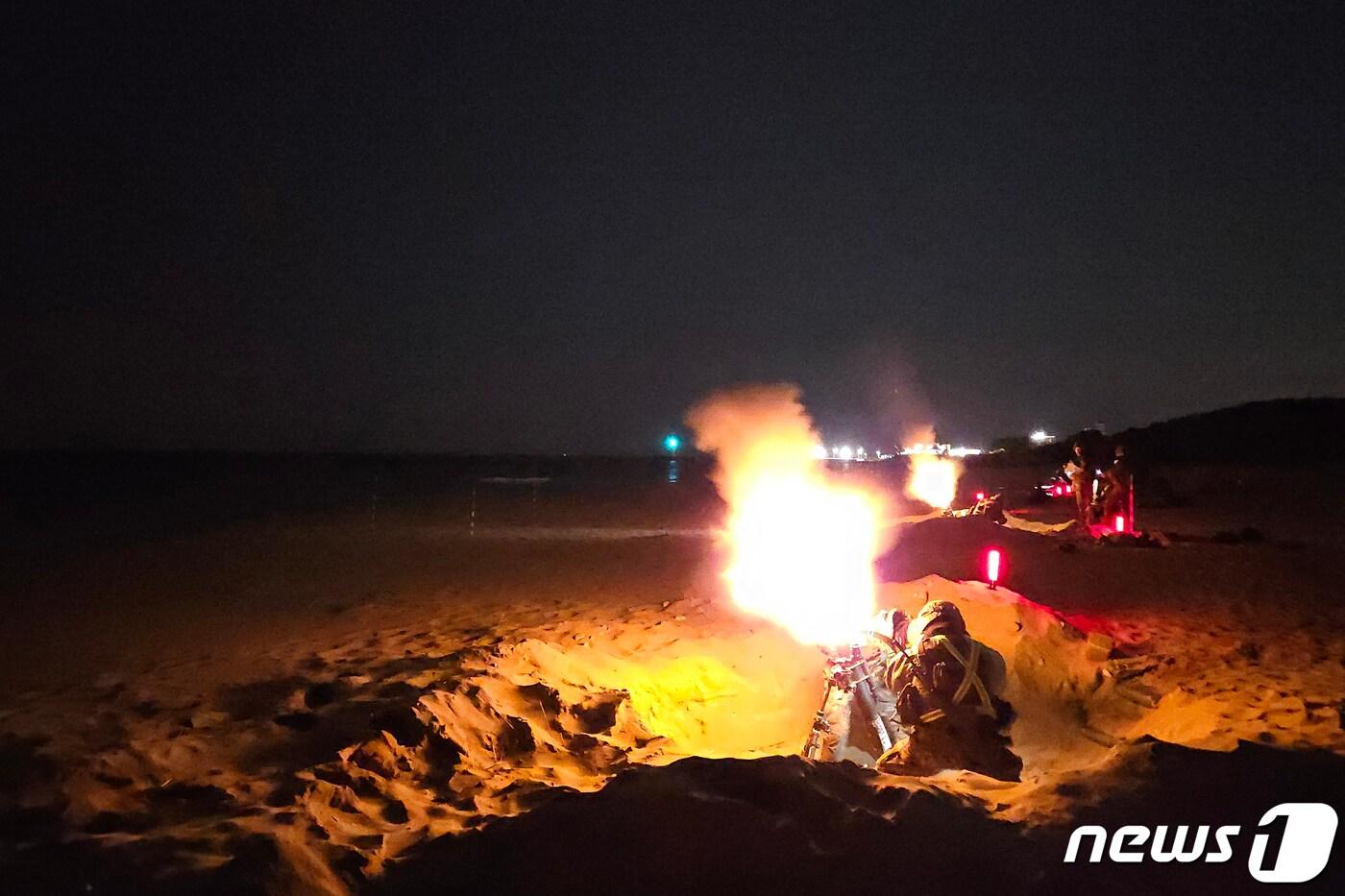 육군 50보병사단 장병들이 지난 11월23일 경북 포항시 북구 송라면 화진훈련장에서 해상 박격포 사격훈련을 하고 있다. &#40;육군 50사단 제공&#41; 2023.11.23/뉴스1 